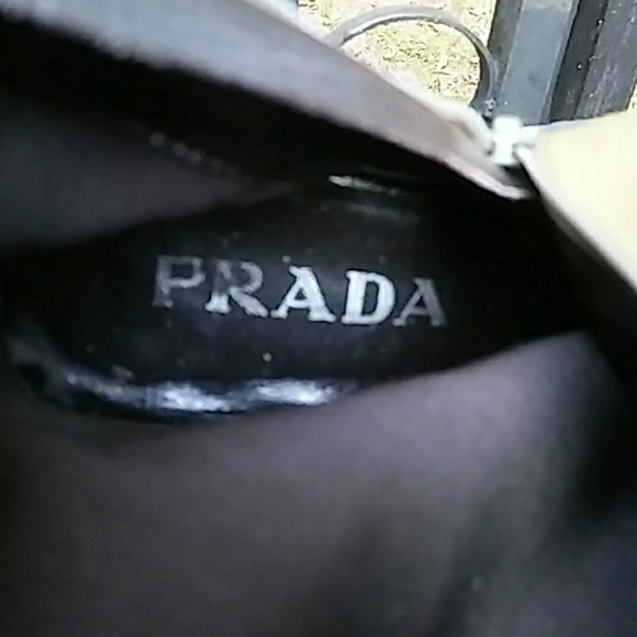 Prada - Picture 1 of 4